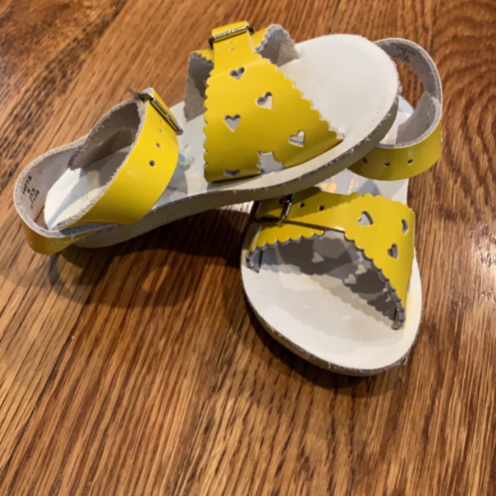 saltwater sandal size 6